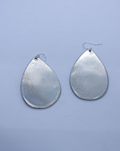 Load image into Gallery viewer, Green Bird earrings : cloth and metal embroidered jewellery hand made in India