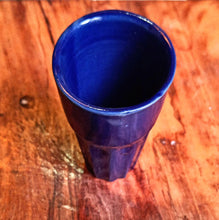 Load image into Gallery viewer, Cutting chai set of 6 indigo blue glasses with red metal holder