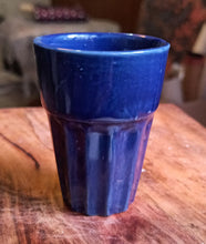 Load image into Gallery viewer, Cutting chai set of 6 indigo blue glasses with red metal holder