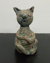 Load image into Gallery viewer, Ceramic figurines in glazed stoneware : Happy Family series
